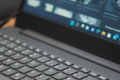 Windows 11, la schermata di blocco diventa pi&ugrave; intelligente: PIN, volto e impronte senza passaggi aggiuntivi